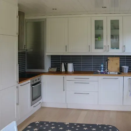 Five Bedroom Holiday In Nyaraló