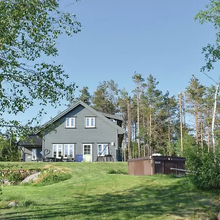 Five Bedroom Holiday In *